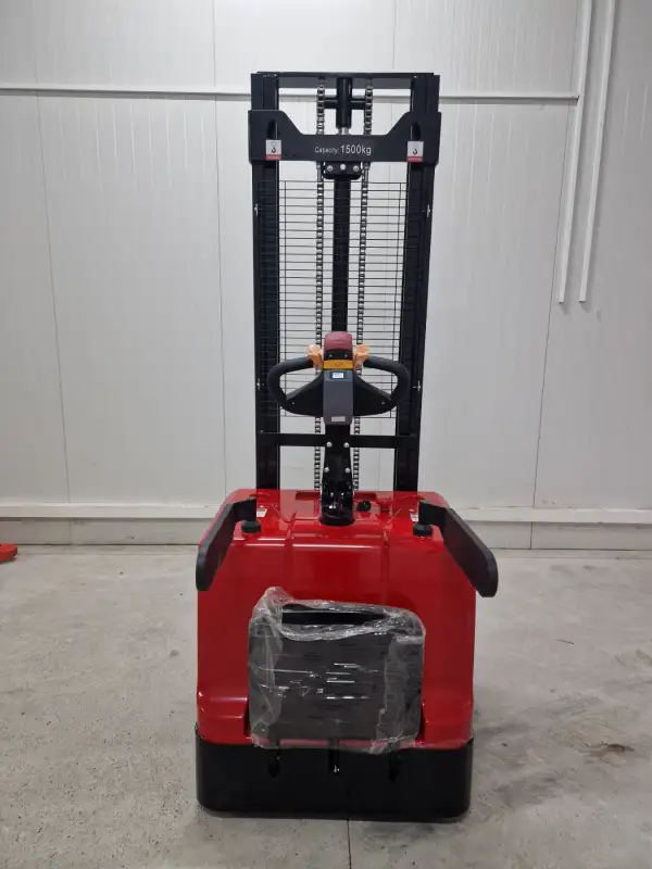 Premium Električni Staker SESG 1535 2026. godište - Slika 3